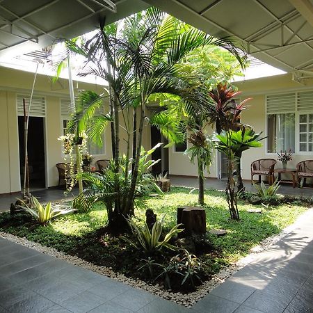 Gondia Guesthouse Jakarta Exterior photo